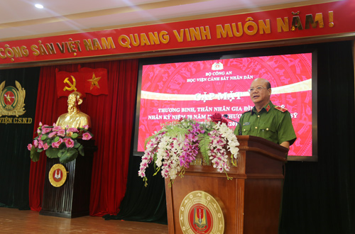 Thiếu tướng, PGS.TS Trần Minh Chất, Phó Bí thư Đảng ủy, Phó Giám đốc Học viện CSND tri ân những cống hiến, đóng góp của các thương binh, thân nhân gia đình liệt sĩ.